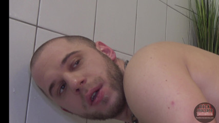 Frankfurt Sex Stories: Gay lovers banging in the bathroom