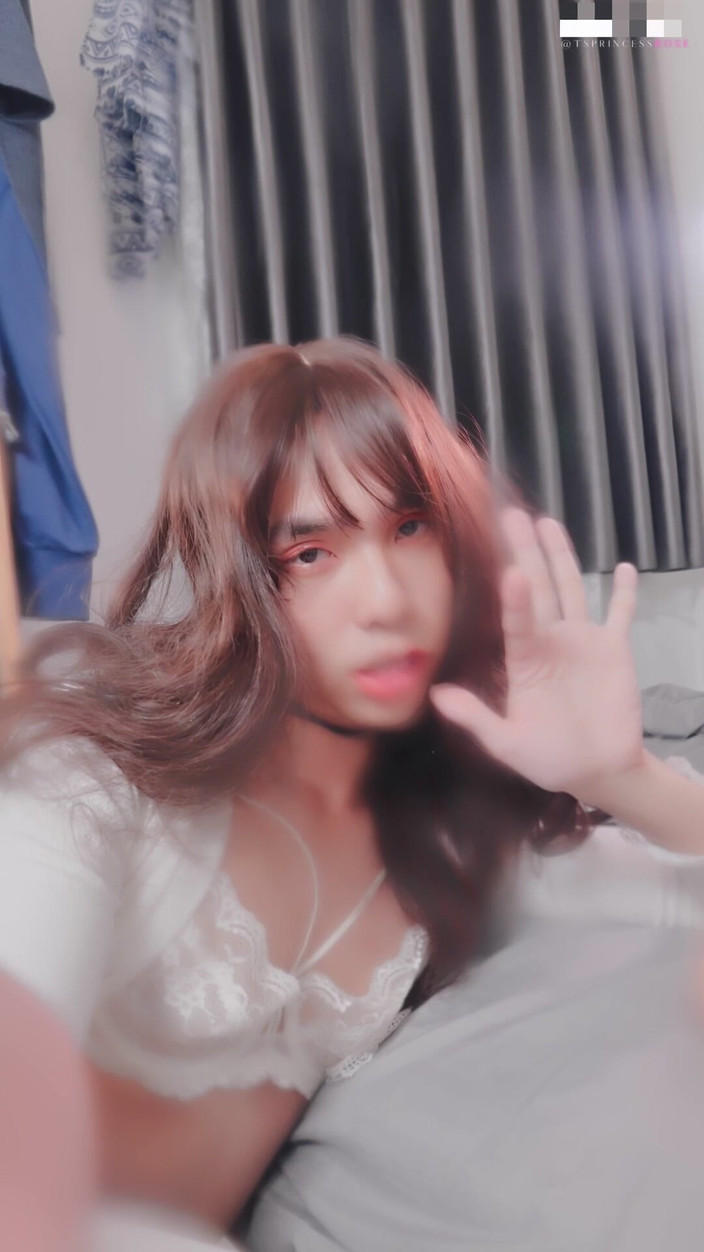 Ts Princess Rose: 穿着性感内衣的亚洲娘娘腔射在你脸上 第一人称视角