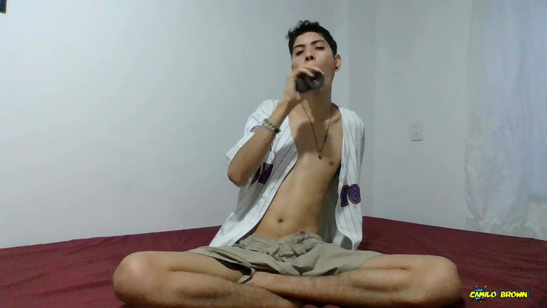 Magic C: Mijn Bick Twink pik aftrekken terwijl ik een zwarte dildo...