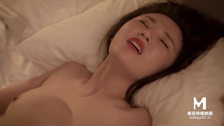 ModelMedia Asia: Secret sex with colleagues