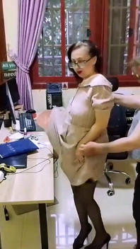 La Segretaria Vuole Un Rilancio - Scopata in Ufficio Dopo Ore (video Completo). 300