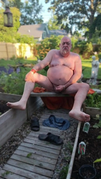 Mi godo il mio cortile - nudo!