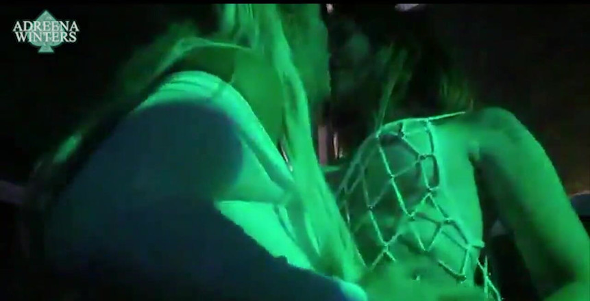 Adreena Winters: Je me suis un peu emporté avec Rebecca dans une...