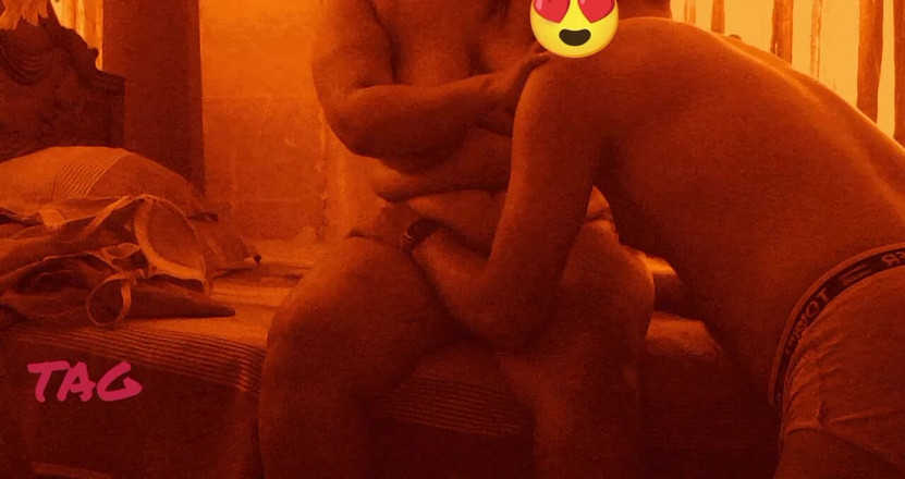 Teensex: Iubită milf cu țâțe uriașe futută în sfârșit de iubitul norocos pula...