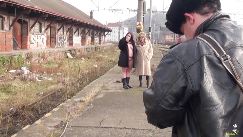 Dirty Doctors Clips: Servizio fotografico alla stazione ferroviaria