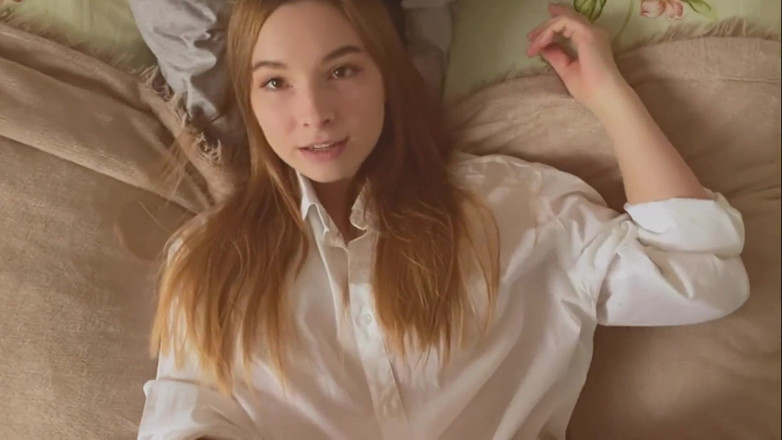 Loly Lola: Beautiful Girl's Pussy Throbs and Cums