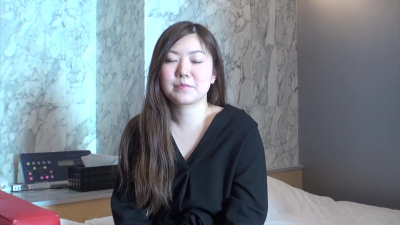 Japan Lust: Japanese lady gets her bare pussy teased to the max