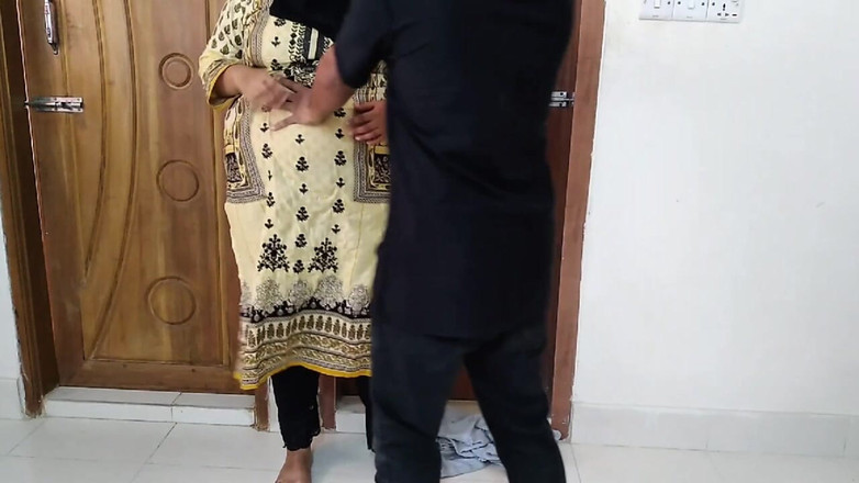 Aria Mia: Какой скандал, ее пасынок создал с тетушкой Deepali с большой задницей