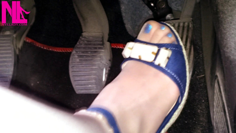 Nyllady: Guidare e ravvivare in zeppe blu sui miei piedi con...