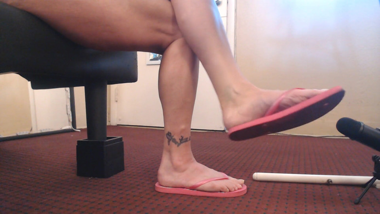 Abby Anna: ASMR pink, gestreifter, dreckiger flip-flops
