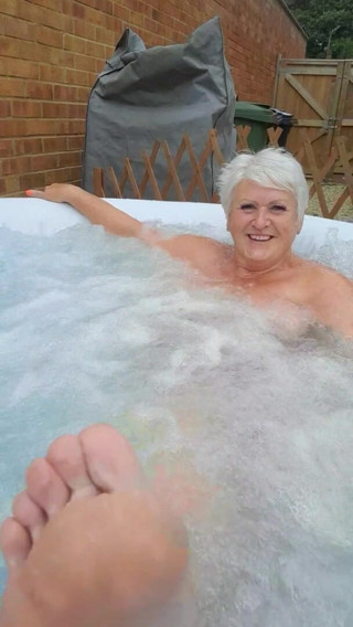 Uk Joolz: Naughty nude hot tub