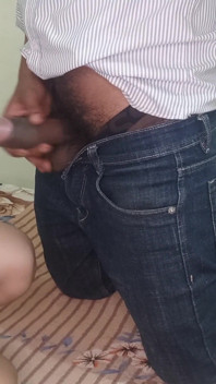 Hintli yeni evli kadın terfi için kocasının patronuyla sikiliyor