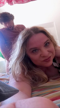 De moeder van mijn beste vriendin in haar kont neuken op camera om haar vreemdgaande echtgenoot te laten zien