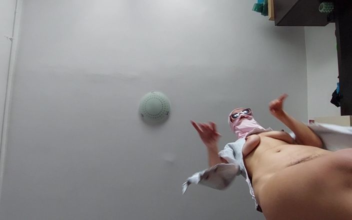 Amateur_MS: Ibu-ibu amatir lagi asik yoga bugil, memek berbulu, pantat montok,...