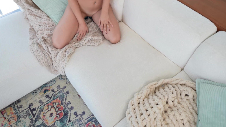 Lev Lieben: Bratty la sorellastra mostra le sue nuove tette finte