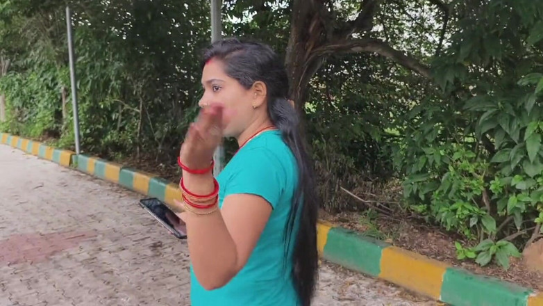 Sona bhabhi: Odia 德西妻子在公园与男友一起享受