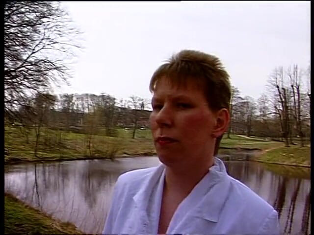 Lucky Cooch: Utomhusintervju med kort hårbrunett