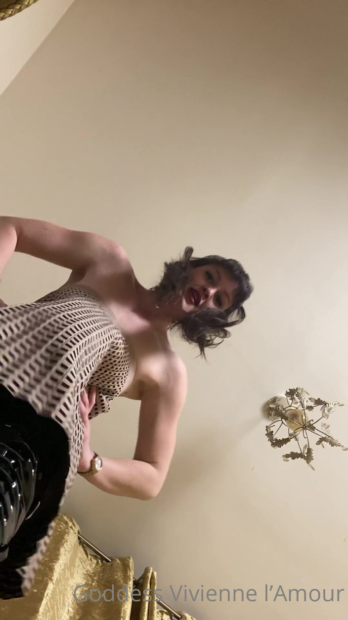 Vivienne l'Amour: Vivienne L'Amour - Великанша глотает тебя целиком