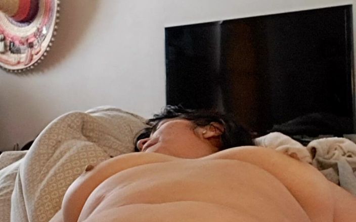 Mommy big hairy pussy: 배다른아빠가 와서 섹스하기를 기다리는 계모