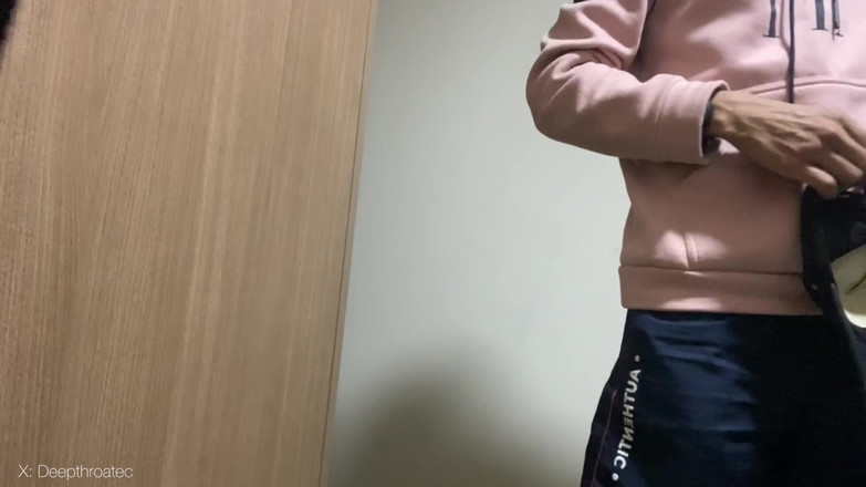 deepthroatec: Si Dia Meninggalkan Semua Susunya Dalam Mulut Saya