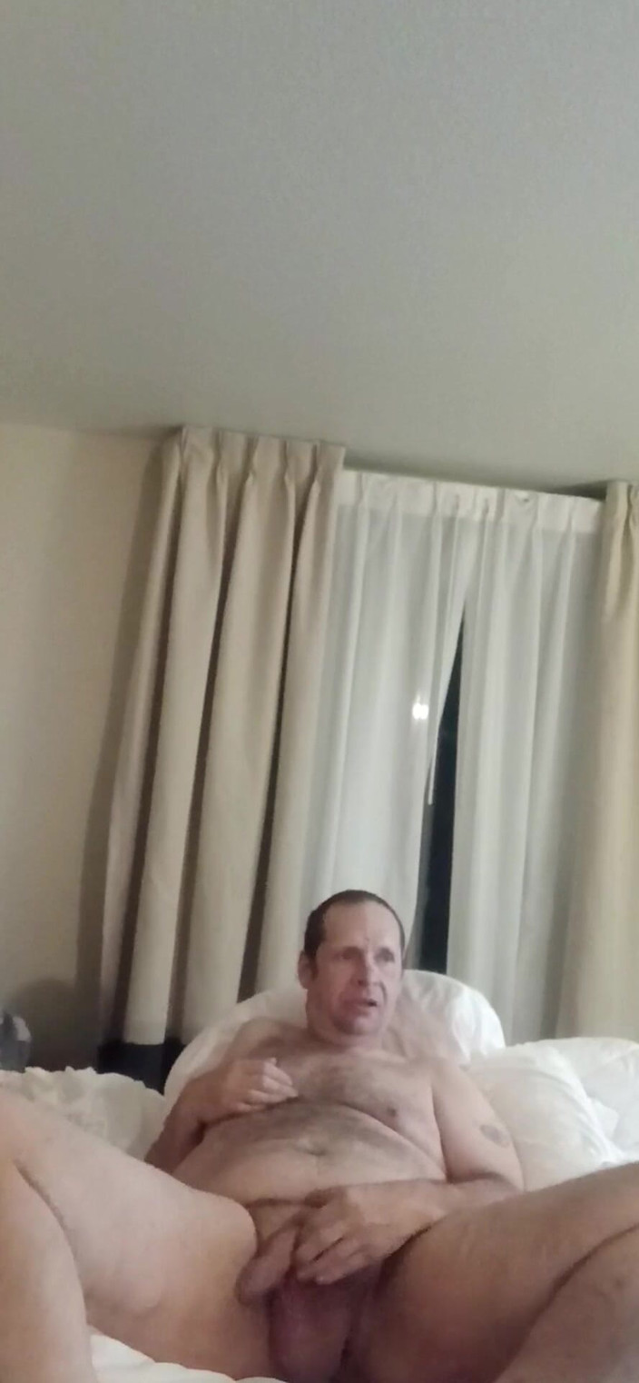 MAGLIGHTGIRL69: Hladí a mluví sprostě, dokud to nevyveze