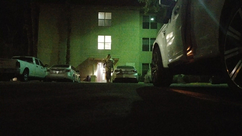 Rendezvousing Assets: Товста дружина-товстушка в нижній білизні на громадській парковці готелю! Badblondiemonroe