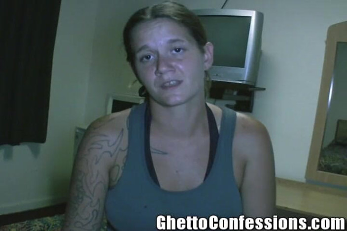 Ghetto Confessions: Una morena cachonda con polla en las manos hace una...
