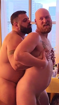 Elle Donne Un Massage À Papa Quand Il Décide De Me Baiser