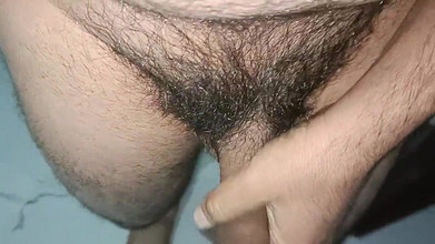 LovedSunsine1990: Ori de câte ori sunt singur acasă, mă plimb goală.