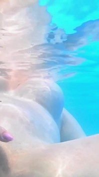 La respiración bajo el agua en la piscina