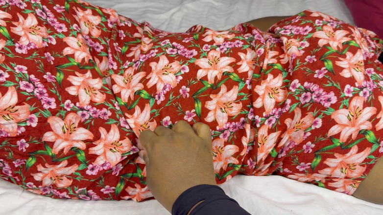 Aathiyaa: Stiefzus geneukt door vriendje