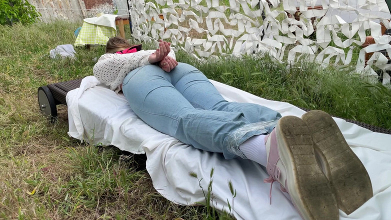 HotPrincessUA: Blonda capturată: gura căluș și gâdilată