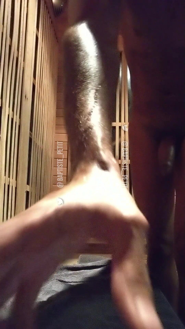baptiste_petit: In der Sauna.