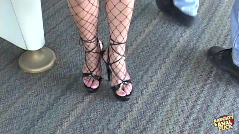 Naughty anal fuck: Asian Jayna Oso Moans Loudly and Enjoys While the Guy...