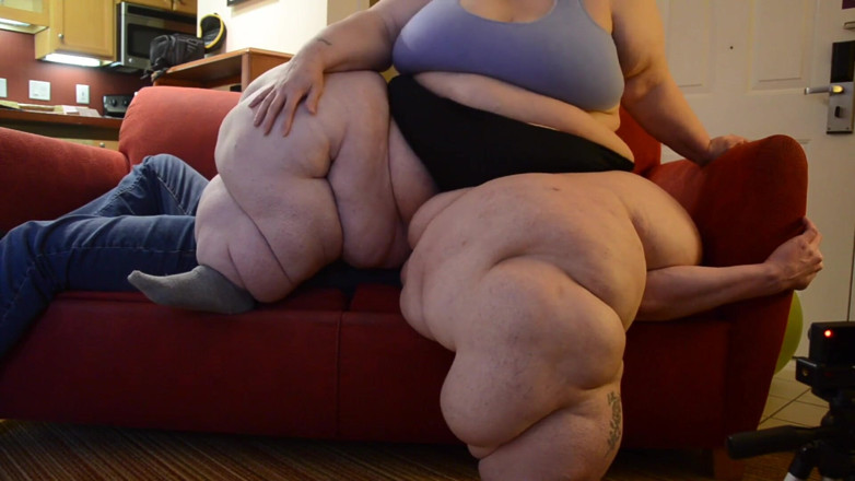 Full Weight Productions: SSBBW ボビー・ジョーの失敗したトランプル&amp;ソファスクワッシュ
