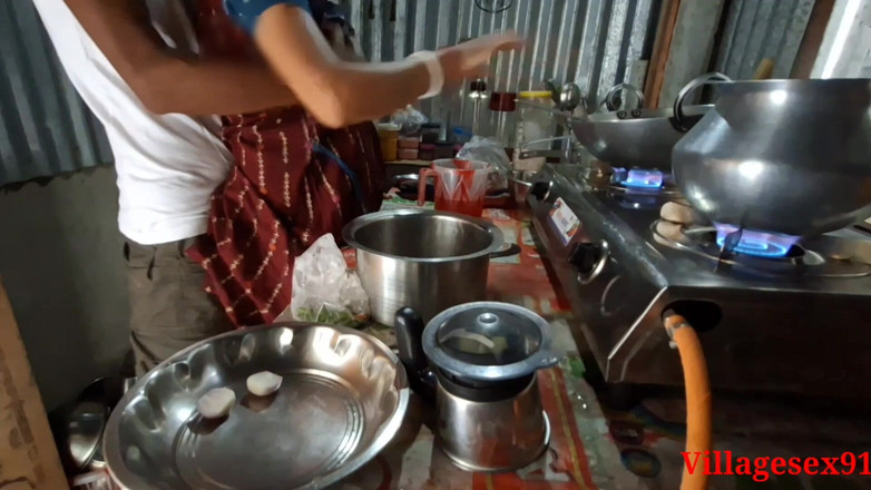 Villagesex91: Dimasak dengan ngentot di dapur sama survent