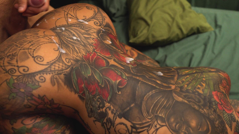 Leyton Big: Tinder'da Tanıştığım Kız Arkadaşlarını Büyük Sikimi Denemeye Davet Ediyor