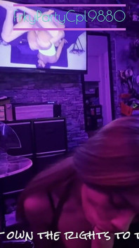 Ben videomuzu izlerken Nadia ofiste sakso çekiyor