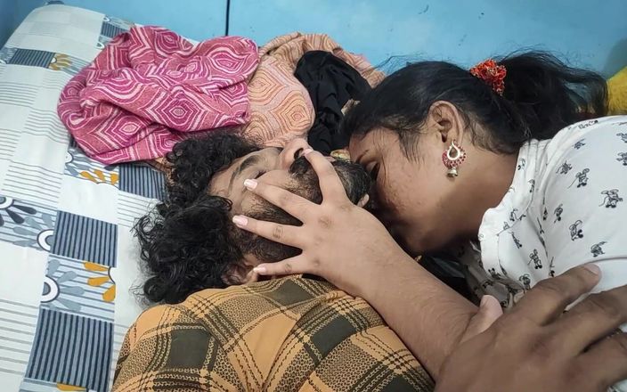 Vaishnavysharunraj: 和继妹在卧室里的长唇锁