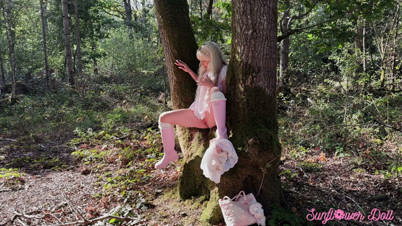 Sunflower Doll: Pissing in a Tree