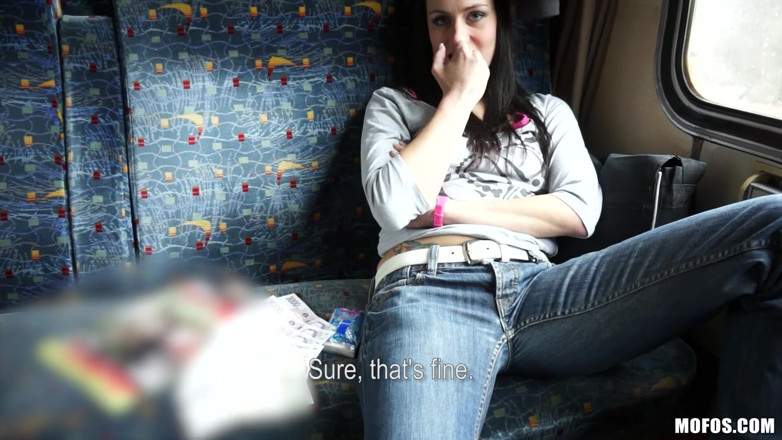 Public Pickups: Veřejné vyzvednutí - Petite Euro Babe Mea Melone bere cizince ptáka...