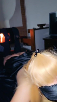 Hotblondygirl - mamada, semen en la boca, vista de pies, calcetines, nylon, culo, en primer plano, rubia latina