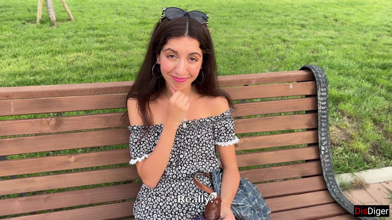 Dis Diger: La ragazza decide di fare una gangbang hardcore con tre...