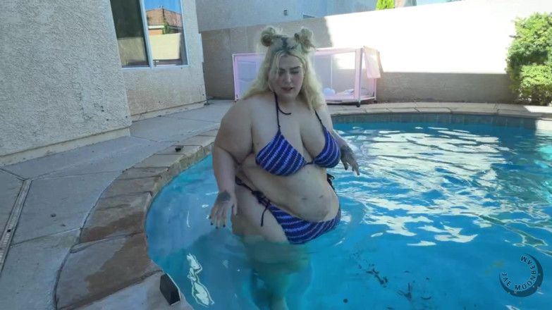 Jae Moonbeam: Ssbbw menina na piscina