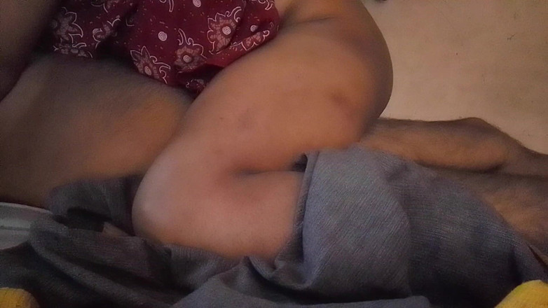 Bijukumar: Mallu, mädchen sitzt auf ihrem ehemann und gibt ihm einen...