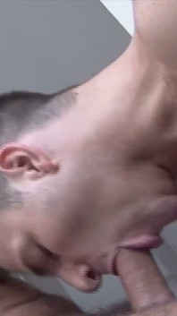 Etero curioso acri per scopare un twink gay