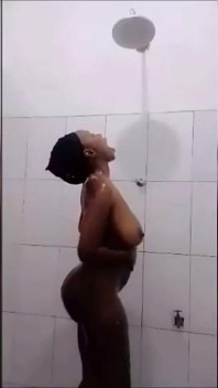 Schwarze MILf babsie dusch-action