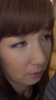 Una hermosa mujer casada de unos 40 años tiene una aventura lasciva, una esposa que fue entrenada como esclava: Chika Sasaki_Award