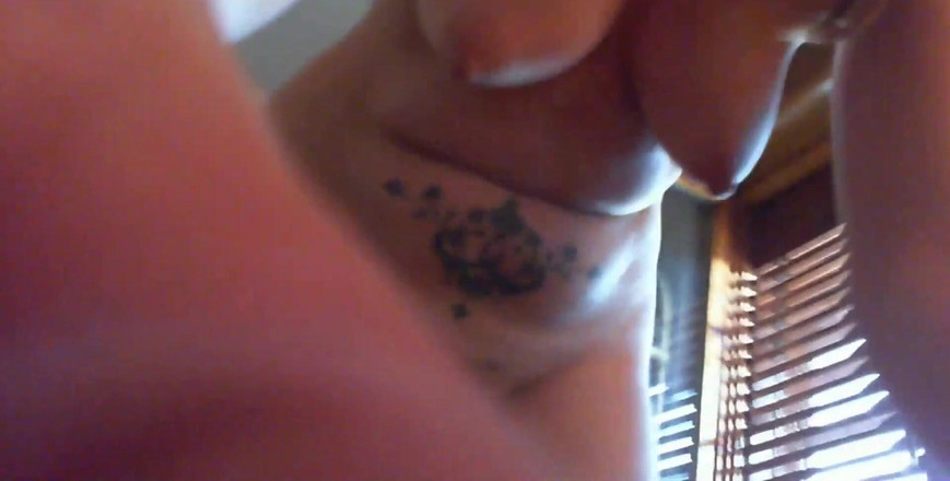 Nicoletta Embassi: Mẹ của bạn đút vào mông cô ấy con cu khổng lồ...