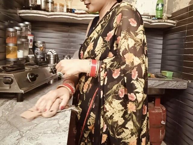 Tanya Bhabhi's Kitchen Me Romantic Chudai with Devar, in Clear Hindi Voice (Hot tanya)